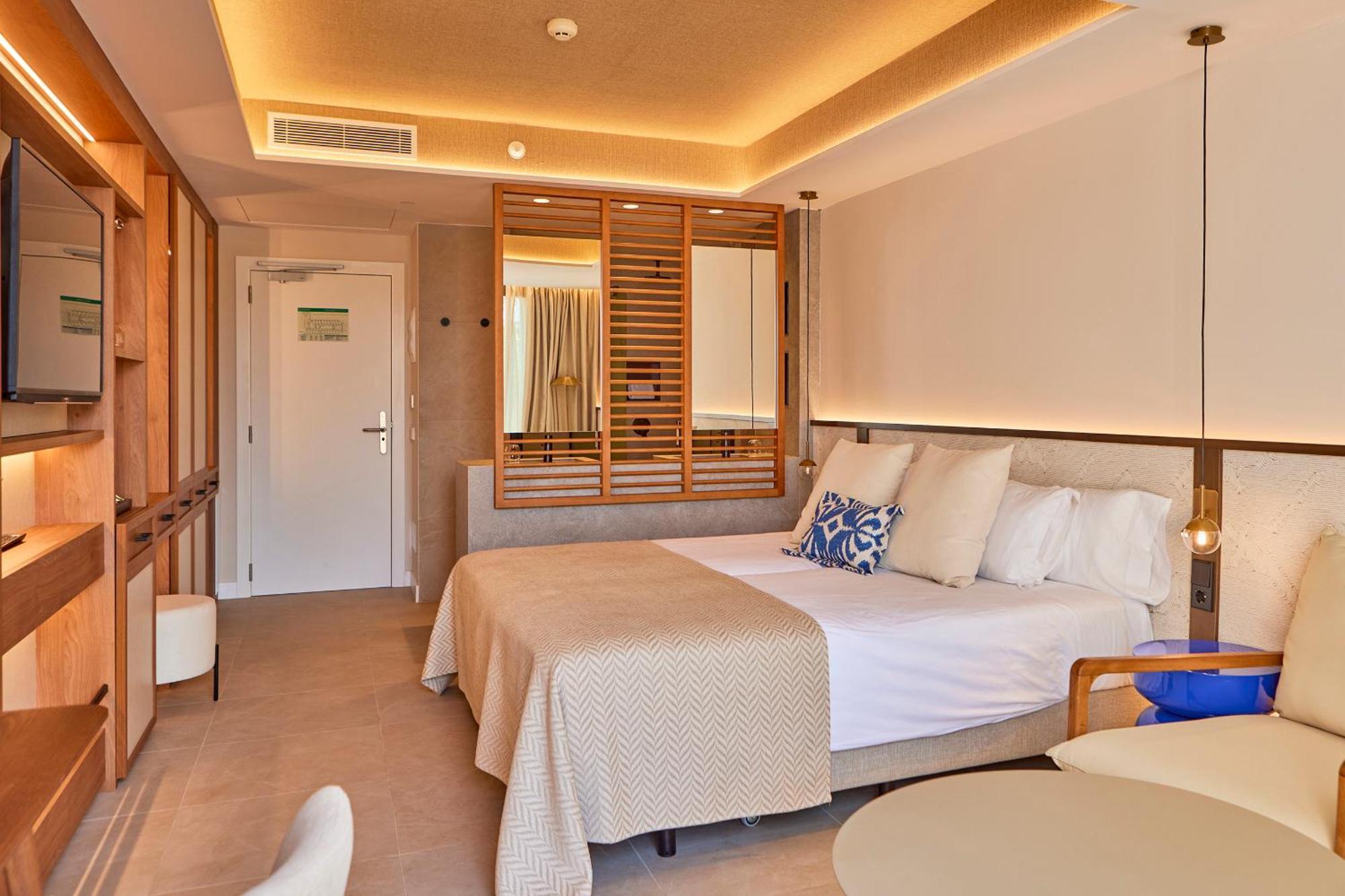 Universal Grand Leon & Spa Colonia de Sant Jordi Exterior photo