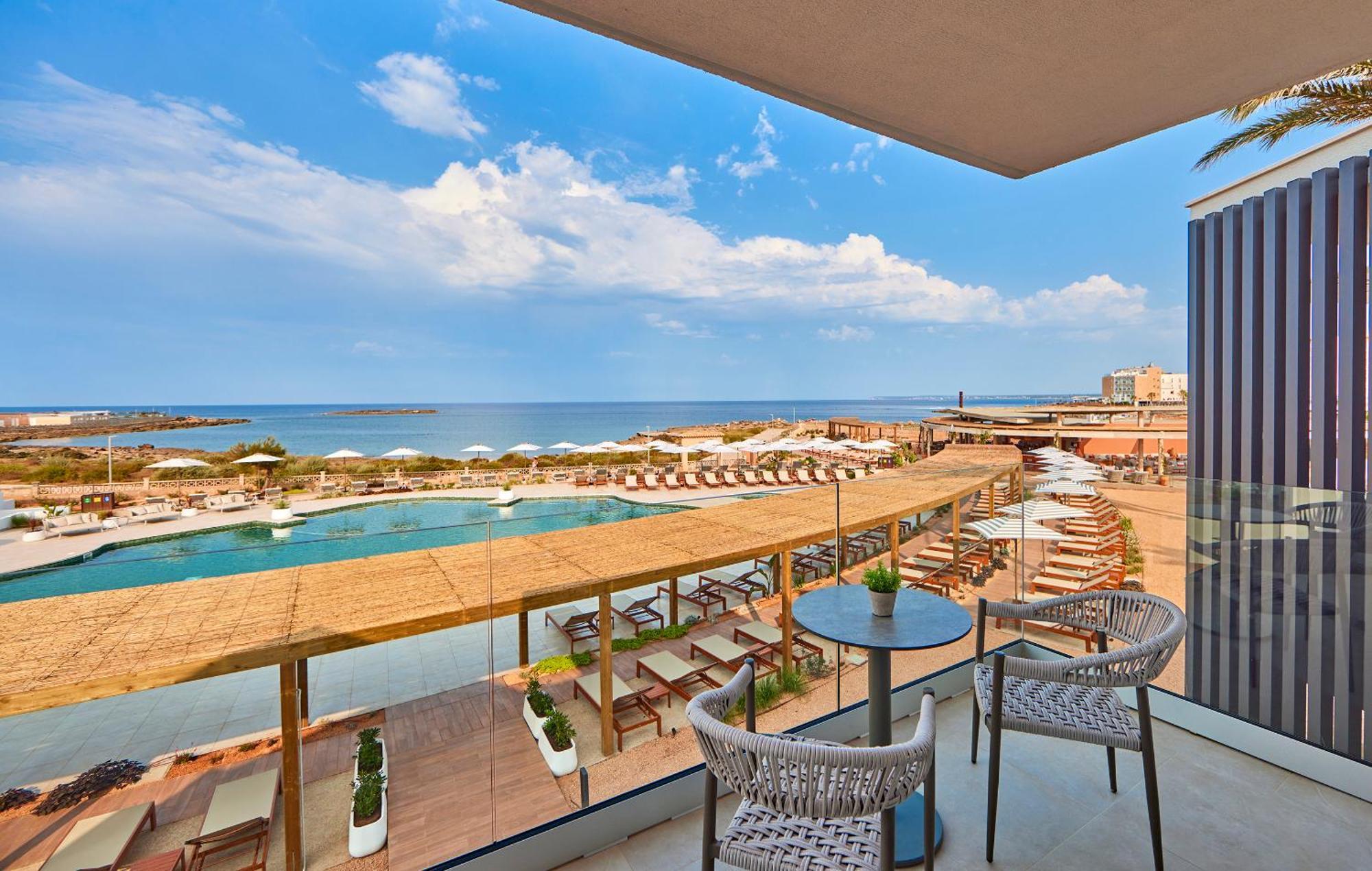 Universal Grand Leon & Spa Colonia de Sant Jordi Exterior photo